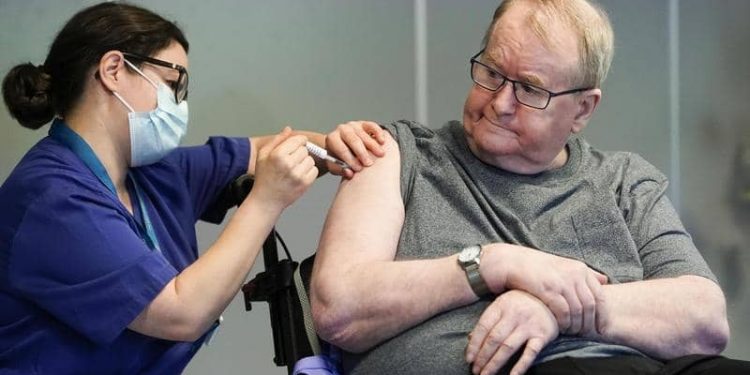 بلومبرج: بعد 29 حالة وفاة، النرويج ترفع الحذر حول لقاح كورونا، وتنصح