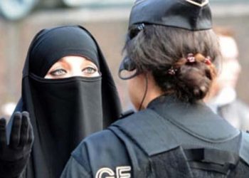 سويسرا تدعو الناخبين إلى رفض حظر البرقع والنقاب في استفتاء مارس