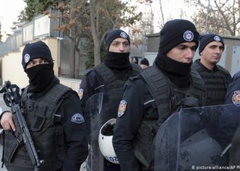 الوكالة: تركيا تأمر باعتقال 238 شخصًا في تحقيق عسكري على صلة بغولن