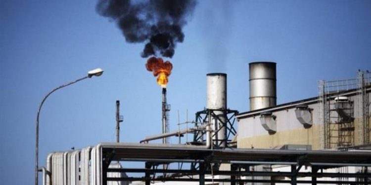 رئيس مؤسسة النفط: ليبيا بحاجة إلى استقرار وميزانية للحفاظ على إنتاج النفط الخام