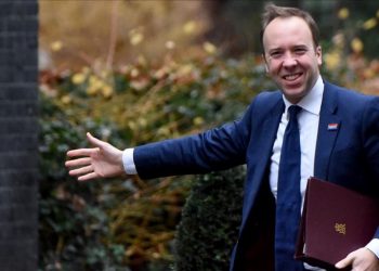 وزير الصحة البريطاني يخضع للعزل الذاتي حتى يوم الأحد