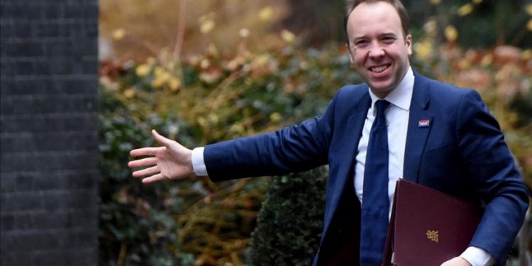 وزير الصحة البريطاني يخضع للعزل الذاتي حتى يوم الأحد