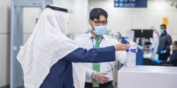 عاجل: السعودية تفرض عقوبة لخرق الاحتراز من كورونا