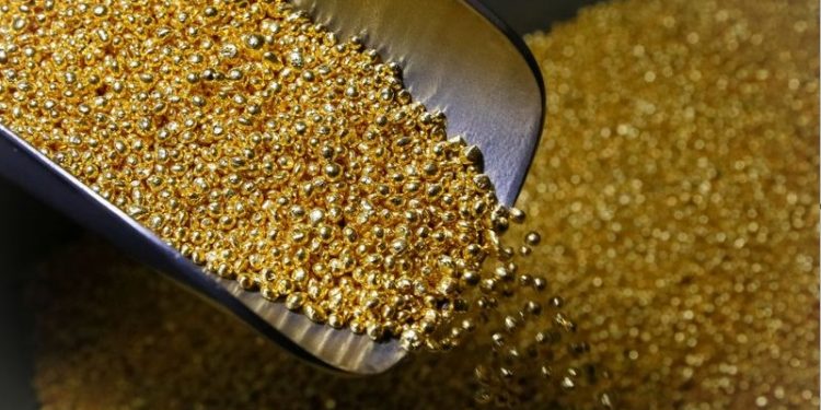 الذهب يرتفع فوق مستوى 1800 دولار وتراجع حاد في مؤشرات الأسهم العالمية