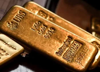 الذهب يتعافى مع تراجع الدولار إثر رهانات على تباطؤ وتيرة رفع الفائدة￼