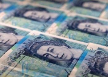 أرتفاع سعر الجنيه الإسترليني ليصل عند ذروة 6 أسابيع