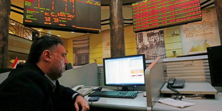 خبراء: البورصة المصرية مرشحون لحركة عرضية متذبذبة خلال ِالأسبوع الحالى