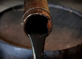 هبوط عنيف لأسعار النفط لأكثر من 2% وصدمة الصين وإنكماش الصادرات