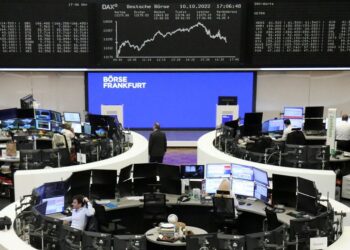 انخفضت الأسهم الأوروبية انخفاض شد يد وسط تلميح الفدرالى الأمريكى لأسعار الفائدة