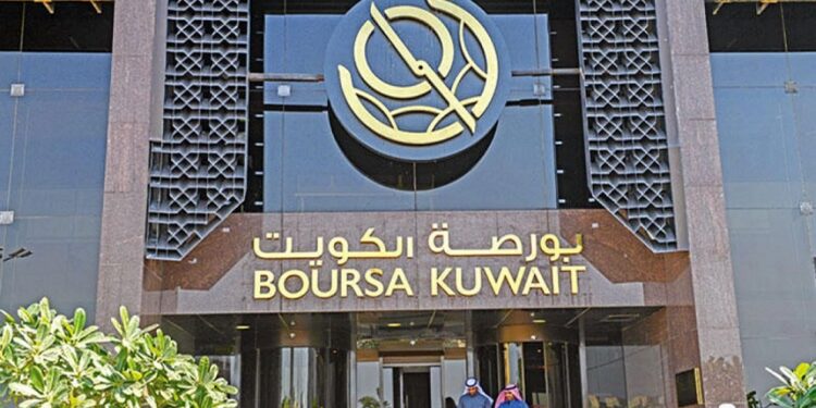 أغلقت الأسهم الكويتية على صعود الأحد بسبب ارتفاع النفط