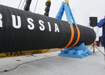 نائب رئيس الوزراء الروسي: قد تقلل روسيا إنتاج النفط بعد تحديد أسقف للأسعار