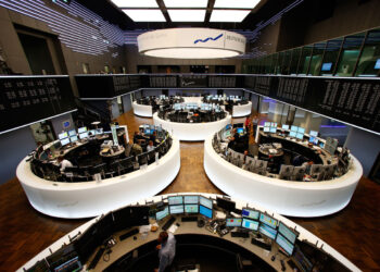 أرتفعت الأسهم الأوروبية بدعم من خطاب باول وآمال للتقليل القيود بالصين