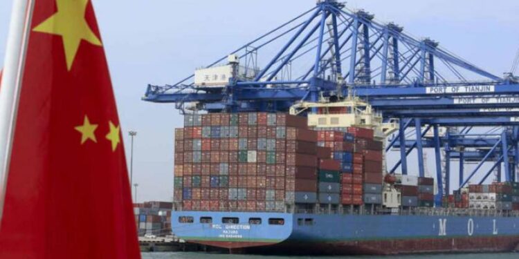 تقلص صادرات وواردات الصين بمسيرة أكثر حدة في نوفمبر
