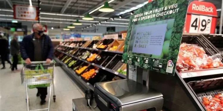 التضخم البريطانى يتباطأ من أعلى مستوى له في خلال 41 عاماً مع تراجع أسعار الوقود