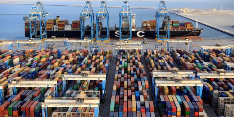 أذهار التجارة الدولية للإمارات بنسبة 19% خلال الـ9 أشهر الأولى من 2022