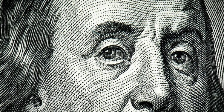 التخبط في تداول الدولار بالسوق السوداء في مصر..زيادة السيولة الدولارية تثير الارتباك