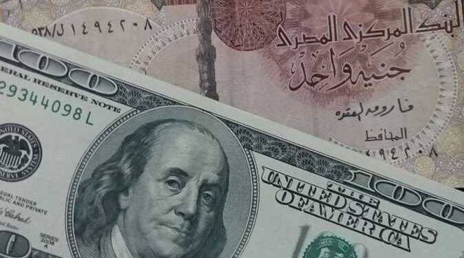 مصر على أعتاب خفض تصنيفها الائتماني.. والسوق السوداء ترتفع