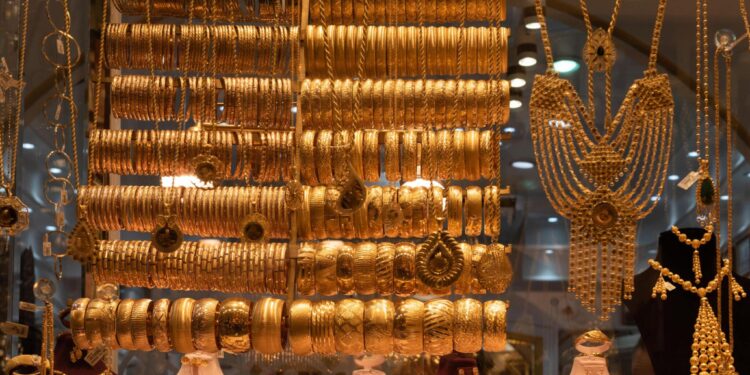 سعر جرام الذهب عيار 21 يبلغ 3560 جنيهًا للبيع و 3510 جنيهات للشراء