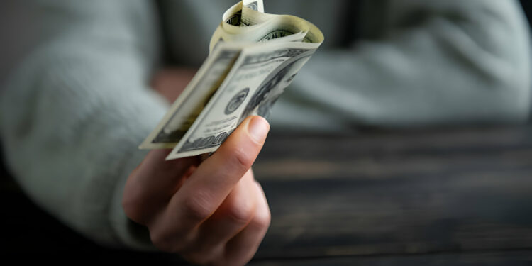 ارتفاع سعر الدولار في السوق السوداء المصرية إلى 55.5 جنيهًا