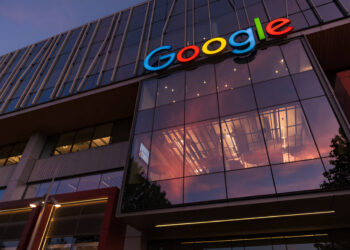 ألفابيت تتجاوز التوقعات في الأرباح.. لكن أسهمها تتراجع تحت وطأة المنافسة والتحقيقات!