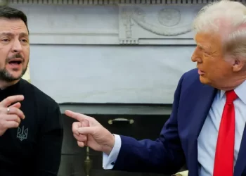 تقرير “تلغراف”: ستارمر ساعد زيلينسكي على تبني أسلوب ترامب في الخطاب