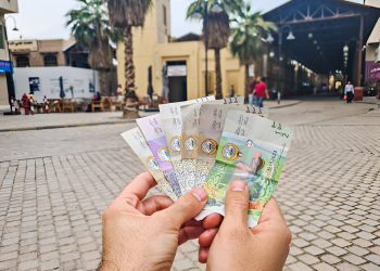 الدينار الكويتي يحافظ على قوته.. تعرف على سعره أمام الجنيه اليوم