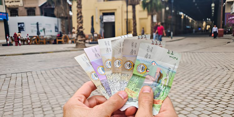 الدينار الكويتي يحافظ على قوته.. تعرف على سعره أمام الجنيه اليوم