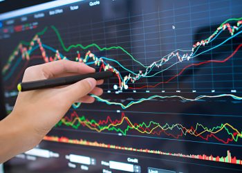 المحللون يراقبون سهم شمس.. مكاسب اليوم قد تفتح مسارًا جديدًا