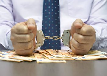 تحقيقات صادمة: متهم بغسل 50 مليون جنيه عبر عقارات وسيارات