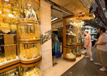 استقرار الذهب يرفع الأمل.. عيار 14 عند 3053 جنيهًا للمقبلين على الاستثمار