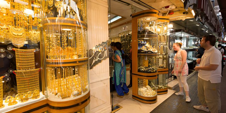 استقرار الذهب يرفع الأمل.. عيار 14 عند 3053 جنيهًا للمقبلين على الاستثمار