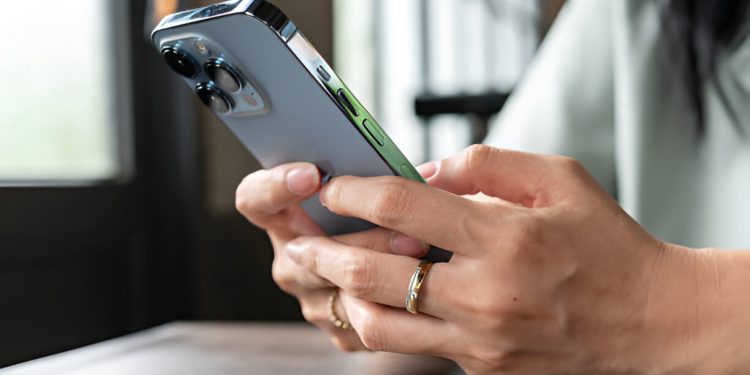 ارتفاع الرسوم الجمركية على هواتف iPhone.. مصر تفسر الأسباب