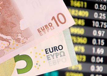 انخفاض تدريجي لليورو في منتصف التعاملات البنكية: 56.54 جنيهًا للشراء