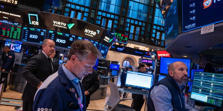 مؤشرات الأسهم الأسترالية ترتفع لمستويات قياسية مدفوعة بمكاسب قطاعي الاتصالات والتقنية