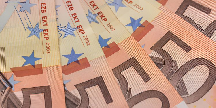 تذبذب سعر اليورو مقابل الجنيه المصري الأحد 7-9-2025 مع منتصف التداولات
