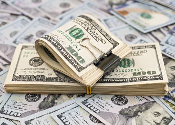 المستثمرون يترقبون.. سعر الدولار في مصر مع إغلاق اليوم