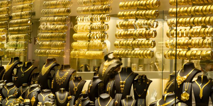 عاجل: الذهب يتراجع في مستهل الأسبوع مع انحسار المخاوف التجارية وصعود الدولار