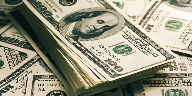 الدولار يرتفع مع ترقّب الأسواق لمحادثات التجارة واجتماع الفيدرالي الأمريكي