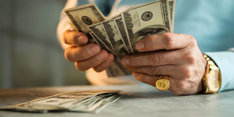الدولار الأمريكي يتعافى قبل صدور بيانات التضخم.. ومخاوف البنوك الإقليمية تُبقي الحذر مسيطرًا