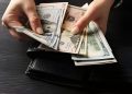 بعد صعوده عالميًا.. الدولار يتراجع في مصر مع ترقب قرارات الفائدة البريطانية