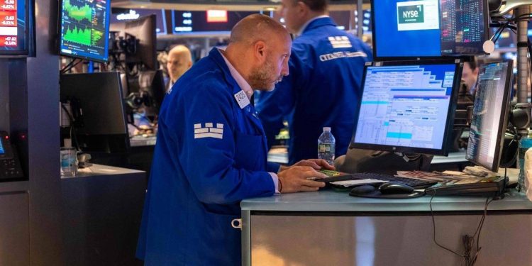 الأسهم الأمريكية تواصل صعودها مدعومة بتوقعات خفض الفائدة ومكاسب قطاع الذكاء الاصطناعي