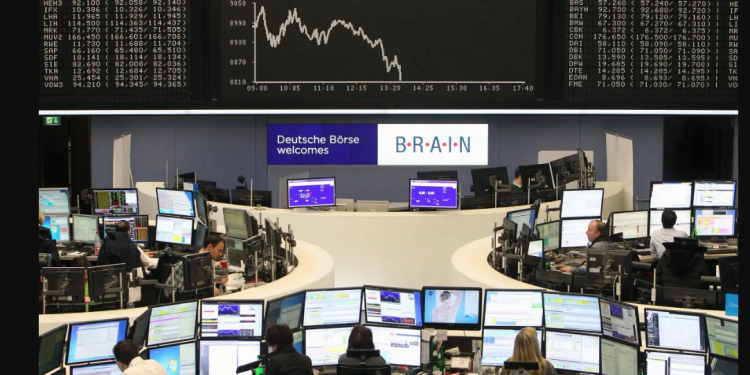 الأسهم الأوروبية تتراجع مع ترقب نتائج الشركات الكبرى وقرارات البنوك المركزية