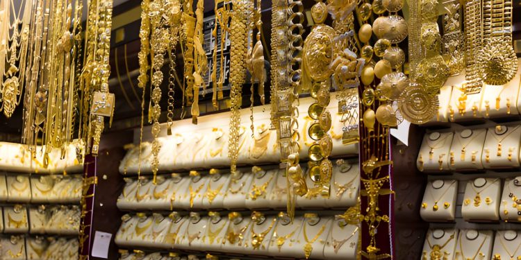 أسعار الذهب في مصر اليوم: استقرار نسبي وسط مراقبة للأسواق العالمية والدولار