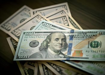 مؤشر الدولار الأمريكي يلامس أعلى مستوى في ثلاثة أشهر مع ترقب بيانات اقتصادية محدودة التأثير