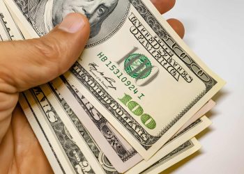 استقرار سعر الدولار أمام الجنيه في 11 بنكًا مع بداية تعاملات الأحد