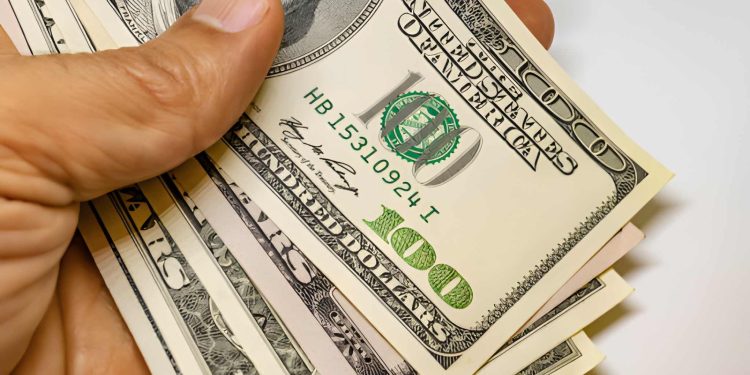 استقرار سعر الدولار أمام الجنيه في 11 بنكًا مع بداية تعاملات الأحد