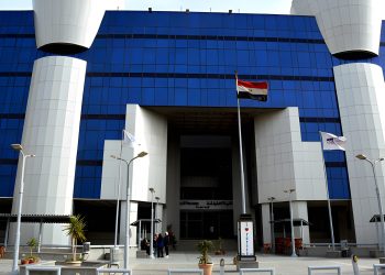 قناة السويس ووزارة البترول توقعان مذكرة تفاهم لإنشاء محطة لإسالة وتموين الغاز الطبيعي المسال في بورسعيد