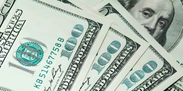 استقرار سعر الدولار أمام الجنيه المصري في البنوك مع بداية تعاملات الثلاثاء