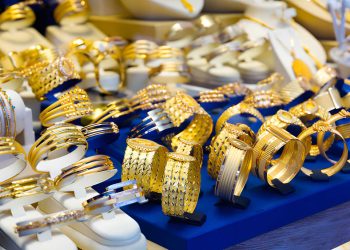 الذهب يصعد لأعلى مستوياته في 6 أسابيع وسط موجة جني أرباح وتوقعات بخفض الفائدة الأمريكية